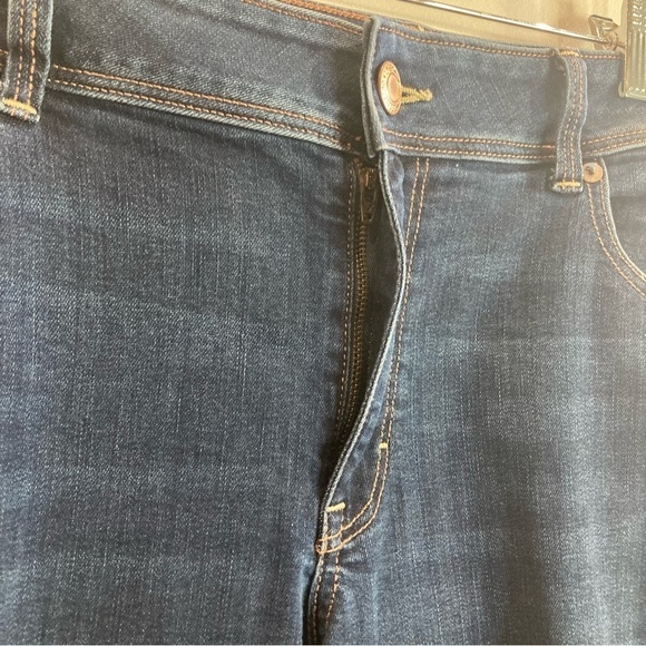 AMERICAN EAGLE SZ 18L Kick Boot  Mid-Wash High Waisted Stretch Denim Jeans - Picture 6 of 12